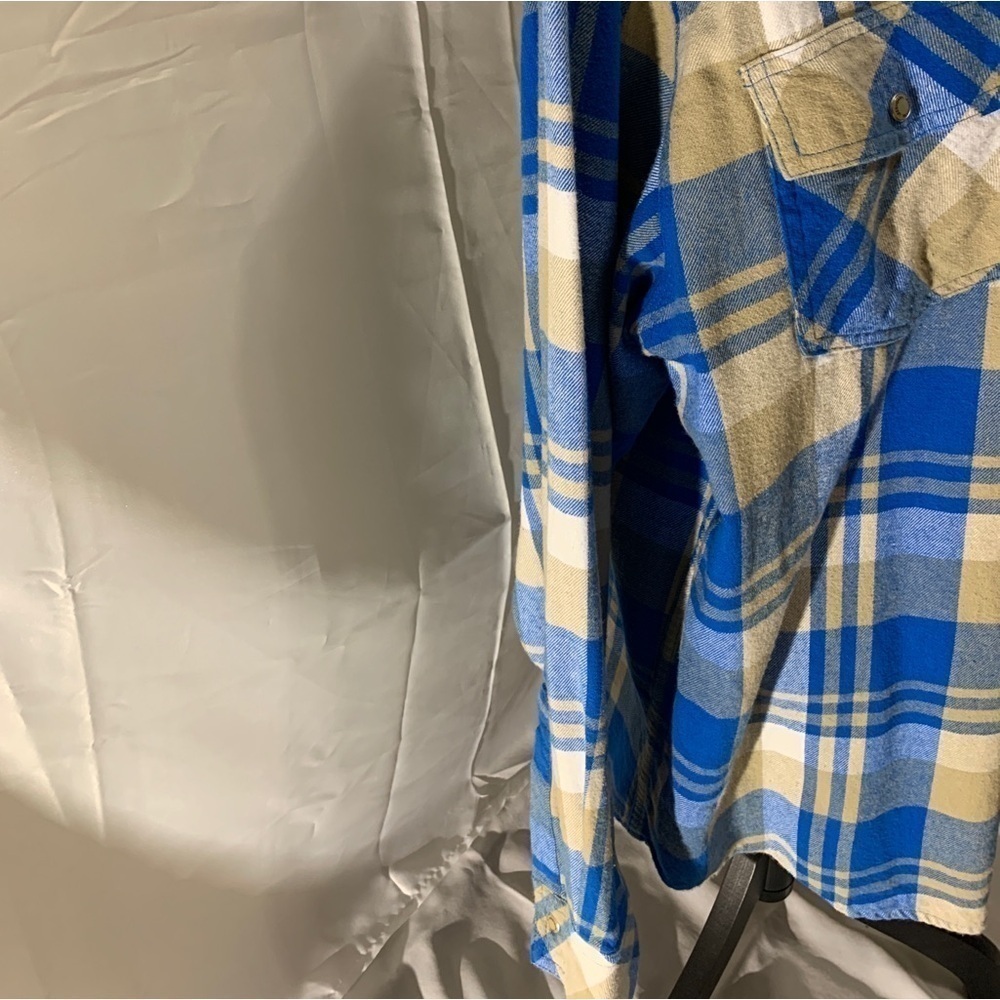 3/$28❤️Legendary Whitetails Mens Blue Tan Plaid Shirt Long Sleeve Flannel XL - Picture 4 of 8